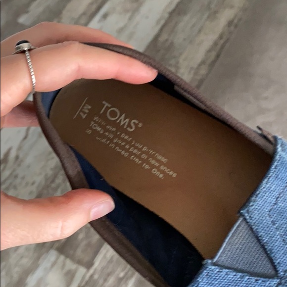 Men’s Toms - Picture 3 of 3